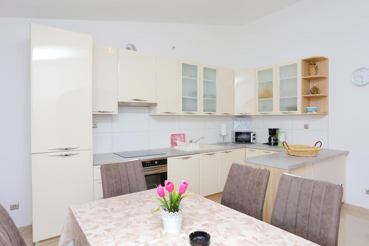 With A Parking Space Nemira, Omis - 4652 Apartman